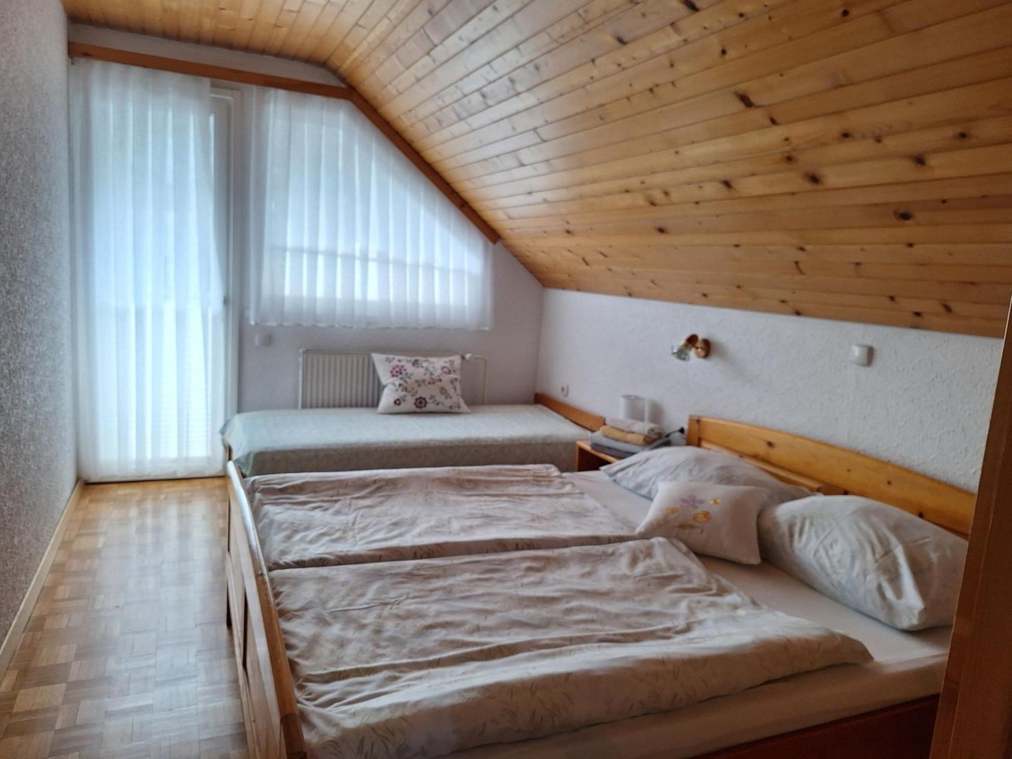 Apartmaji Marinka Hodnik Бохин Стая снимка